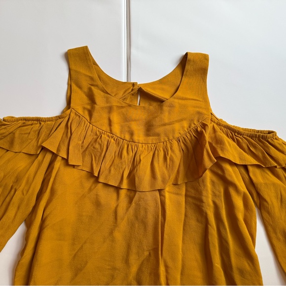 Off-Shoulder Top - Picture 2 of 3